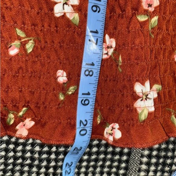 Lark & Grey floral blouse - Picture 5 of 7